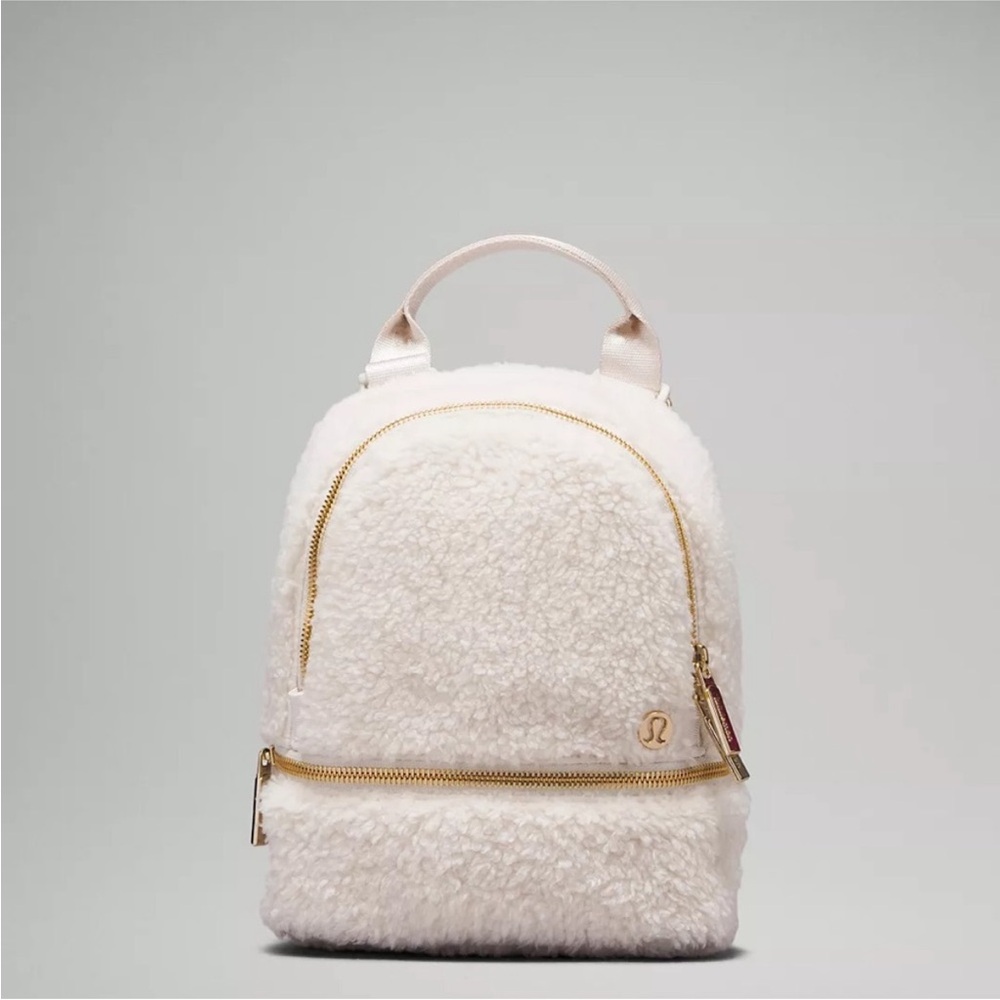 Lululemon City Adventurer Backpack Micro 3L
Fleece